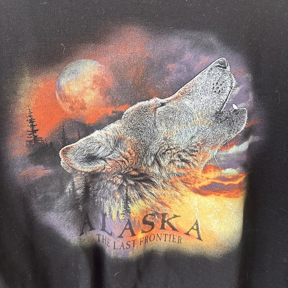 Black Alaska Wolf Graphic Crewneck Sweatshirt - Picture 3 of 4